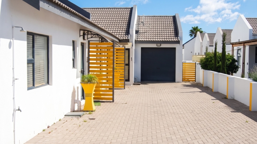 To Let 3 Bedroom Property for Rent in Golden Mile Western Cape